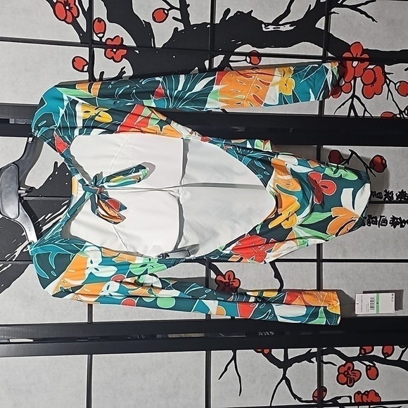Vince Camuto‎ Floral Long Sleeve Open Back Swimsuit Size 8 NWT - Picture 10 of 10